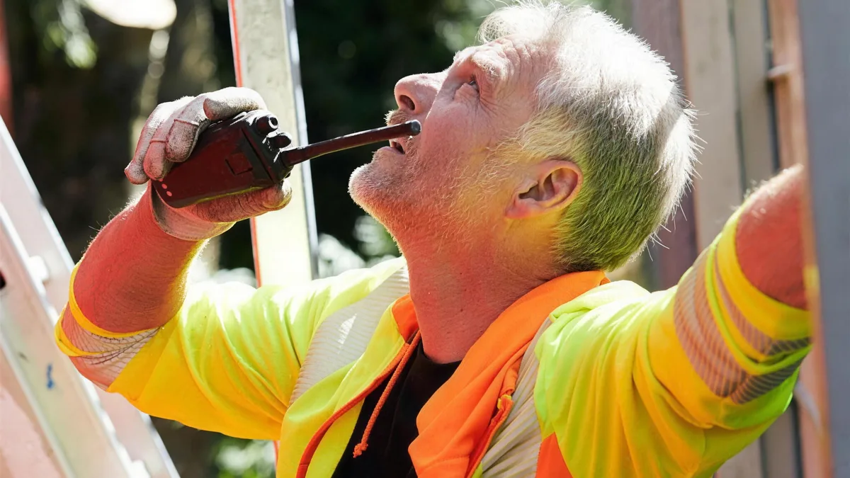 Bauleiter von Container Rent Petri auf der Baustelle