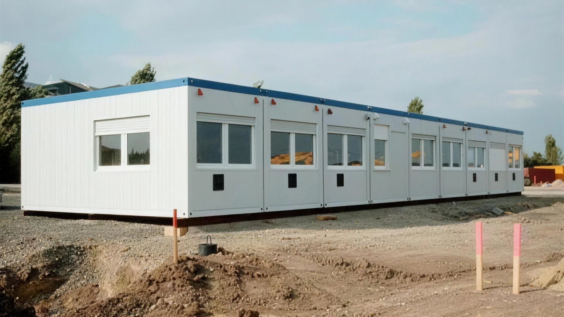 Baubürocontainer von Container Rent Petri auf einer Baustelle