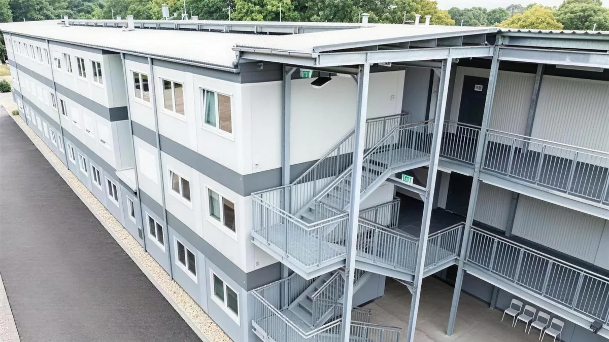 Mehrgeschossige Mietcontaineranlage von Container Rent Petri