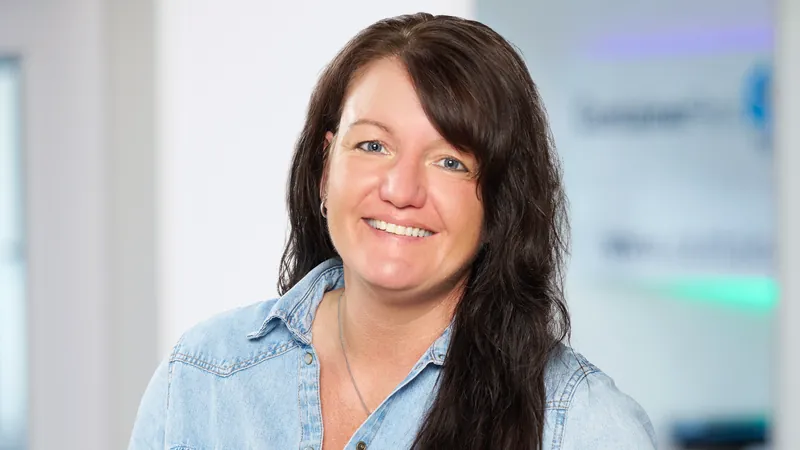 Porträt von Julianne Klaus, Montagedisposition