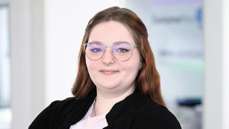 Porträt von Karina Schintz, Backoffice & Telefonzentrale
