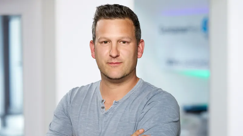 Porträt von Manuel Behnke, Teamleiter Montage & Service