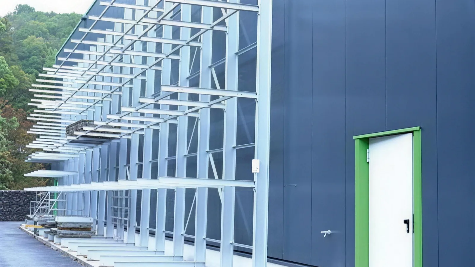 Erweiterte Werkshalle von Container Rent Petri in Herdorf