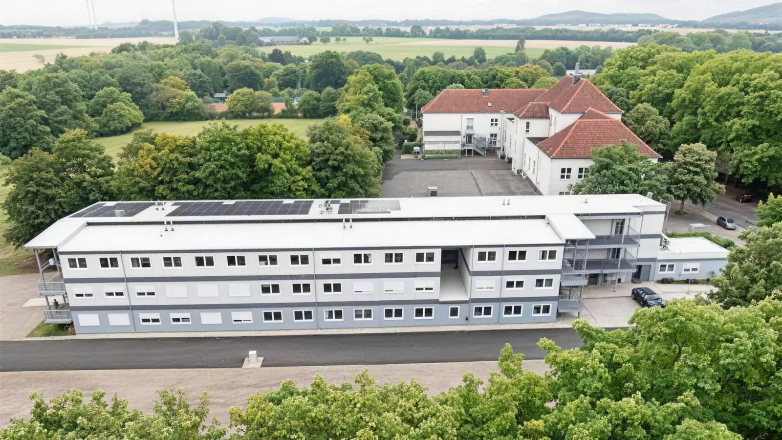Mehrgeschossige modulare Raumanlage von Container Rent Petri