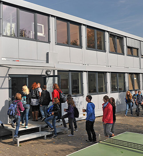 Petri Interimslösungen Schulen Bildausschnitt Eingang Raumsystem Schule zweigeschossig